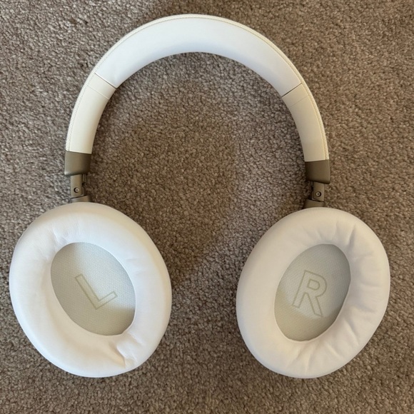 Heyday Over the Ear Noise Cancelling Headphones - Picture 2 of 5